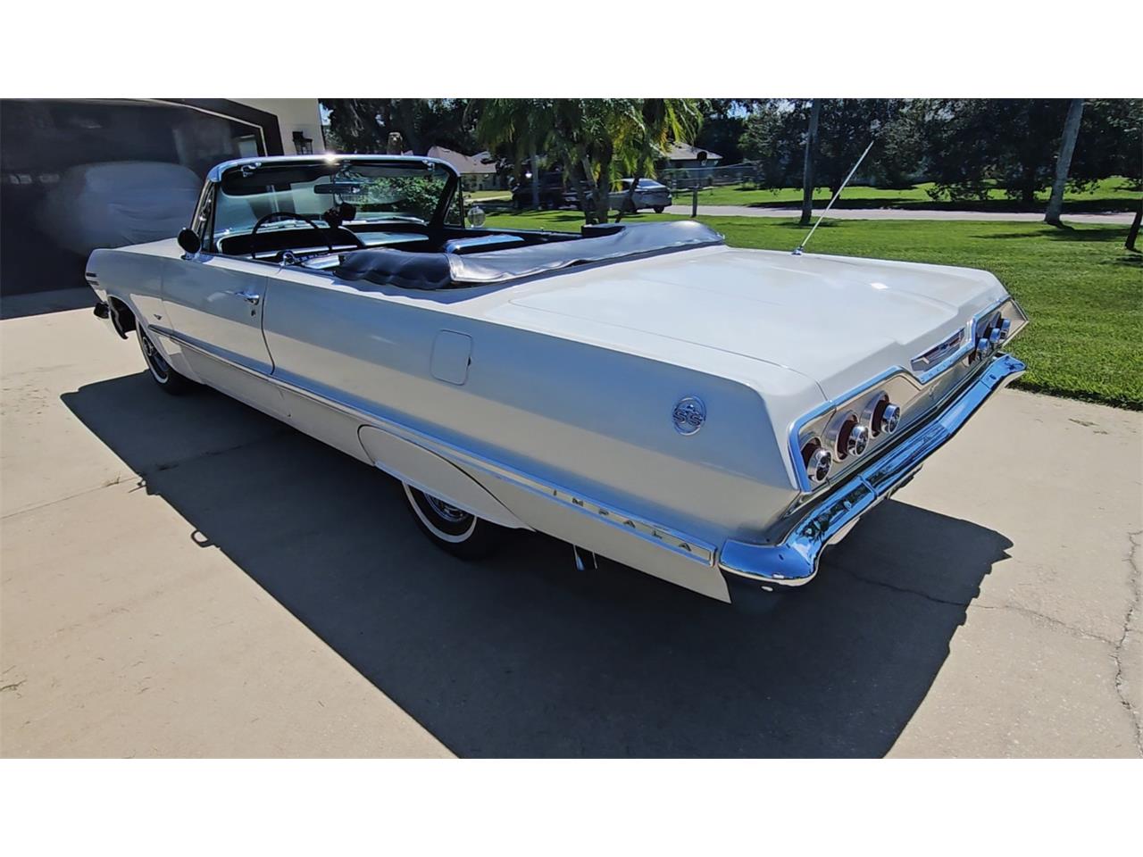 Chevrolet-Impala-ss-1963-White-Black-2