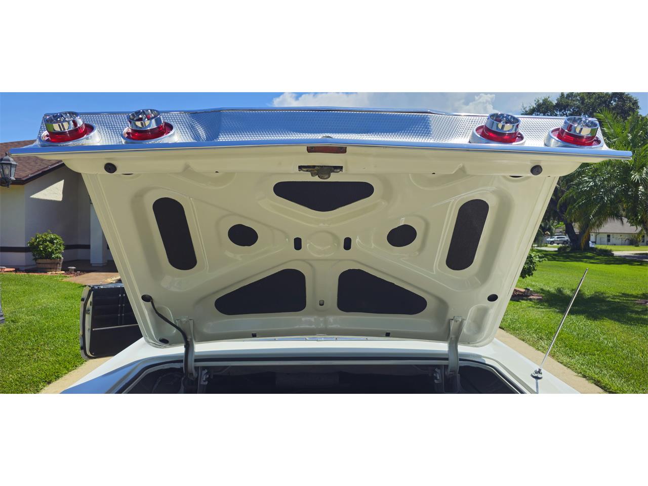 Chevrolet-Impala-ss-1963-White-Black-32