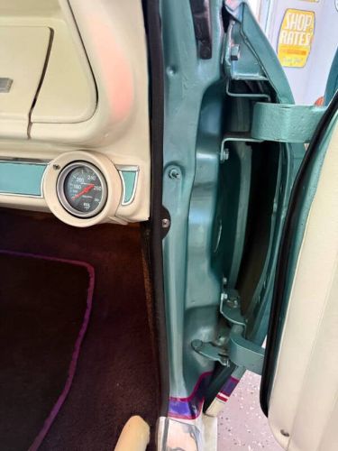 Chevrolet-Impala-ss-1966-Turquoise-White-2