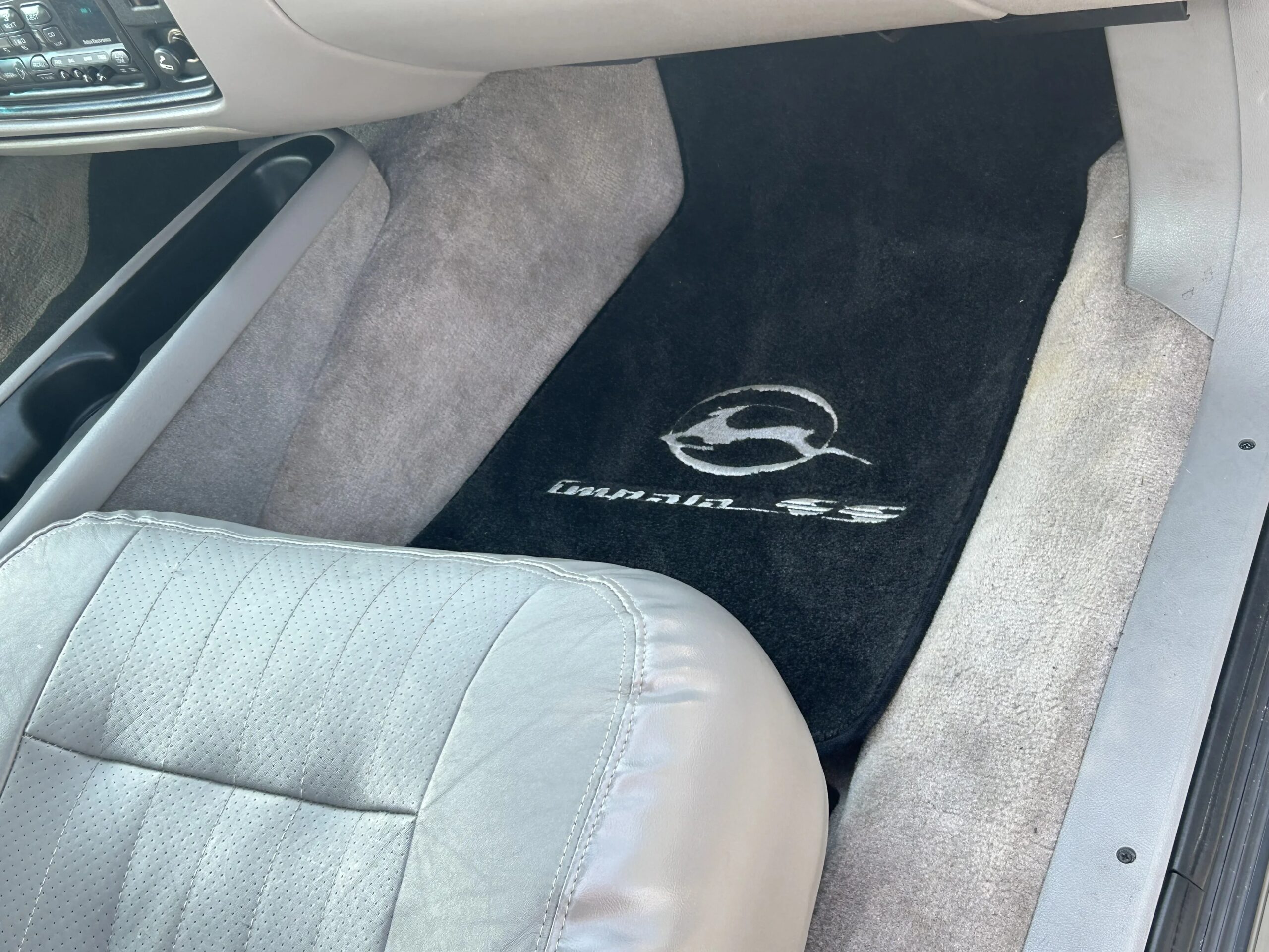 Chevrolet-Impala-ss-1995-Black-Gray-12