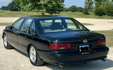 Chevrolet-Impala-ss-1995-Black-Gray-2
