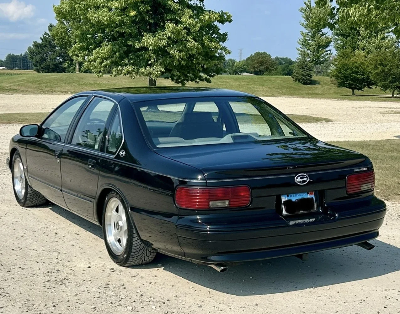 Chevrolet-Impala-ss-1995-Black-Gray-2