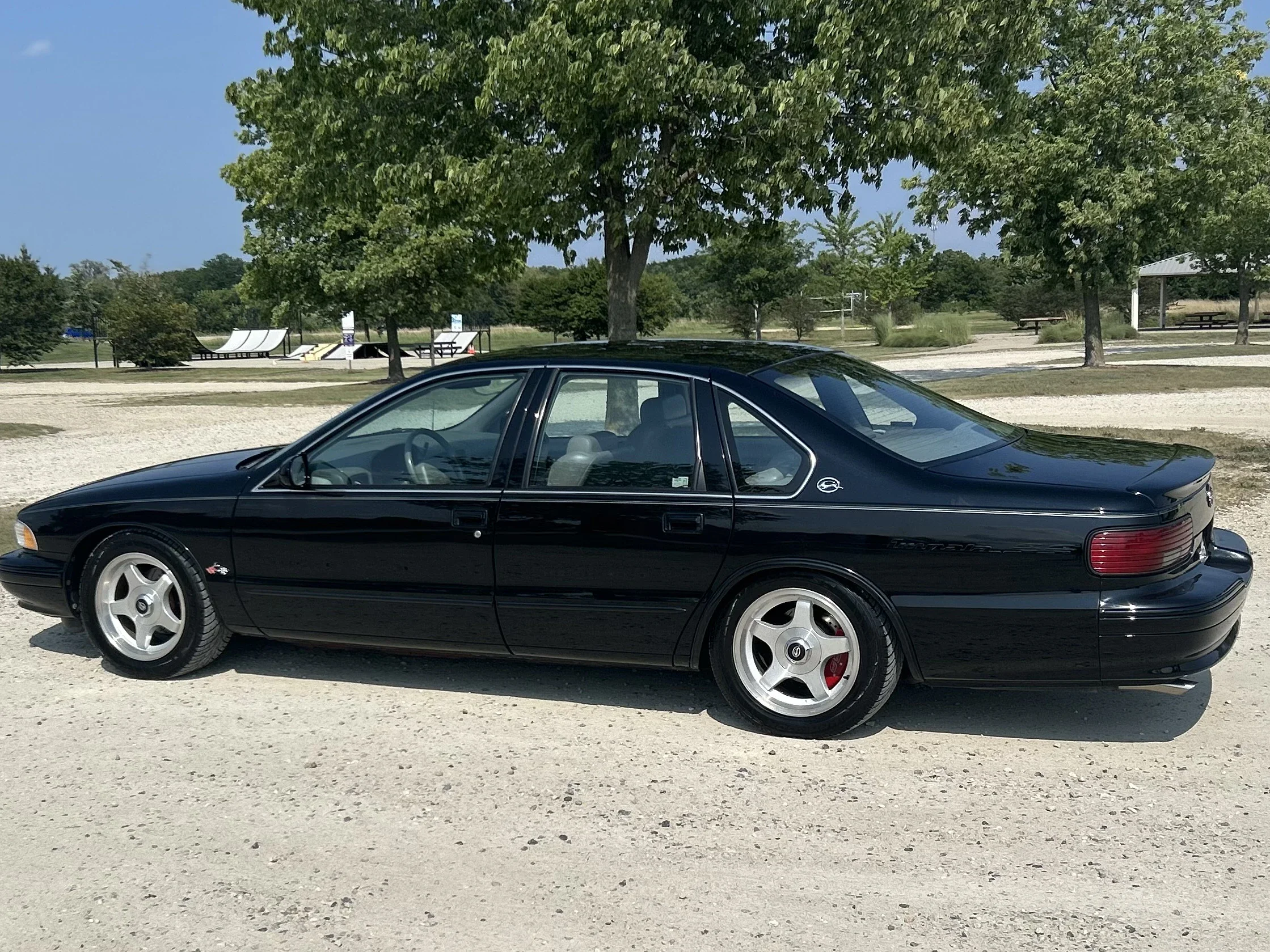 Chevrolet-Impala-ss-1995-Black-Gray-4