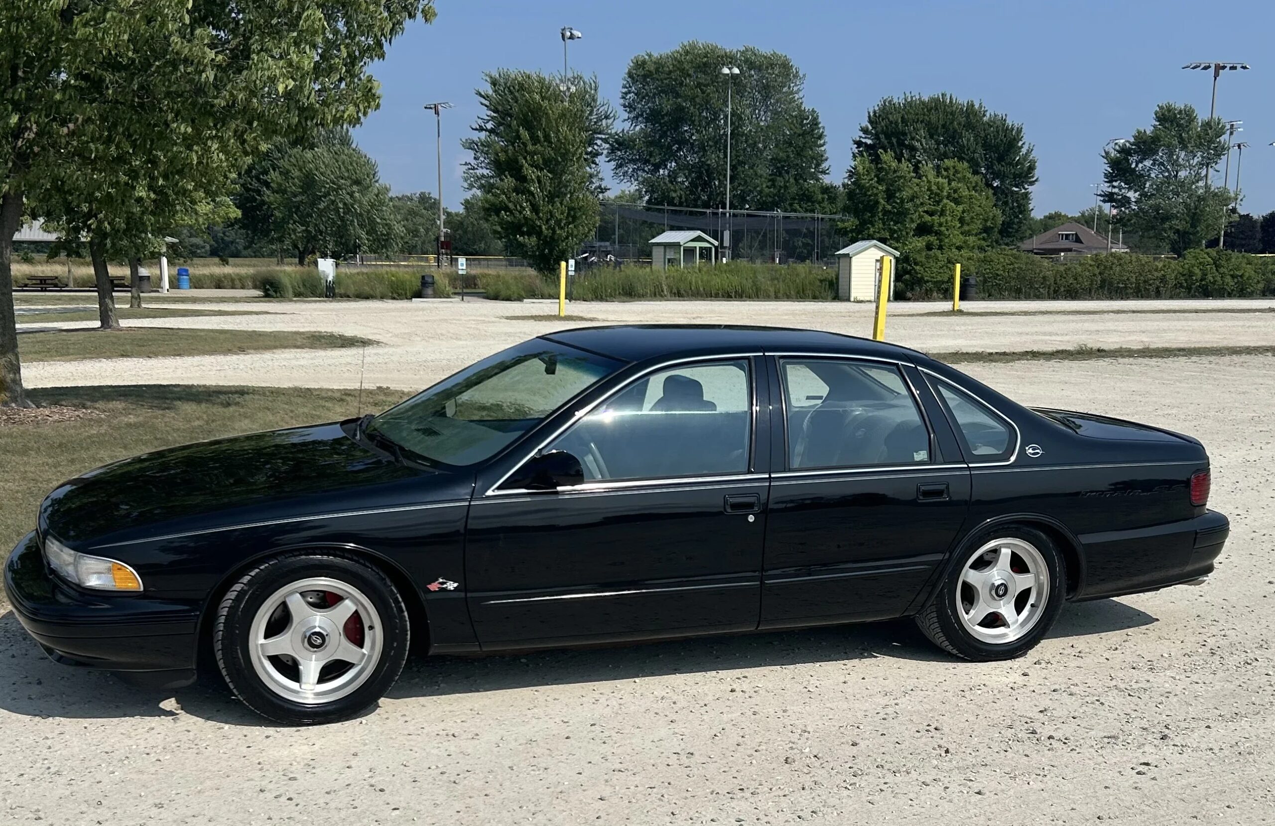 Chevrolet-Impala-ss-1995-Black-Gray