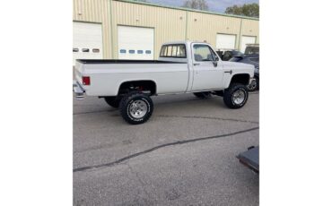 Chevrolet-K-20-1986-White-Black-1