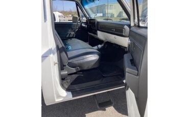 Chevrolet-K-20-1986-White-Black-2