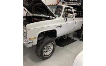 Chevrolet-K-20-1986-White-Black-3
