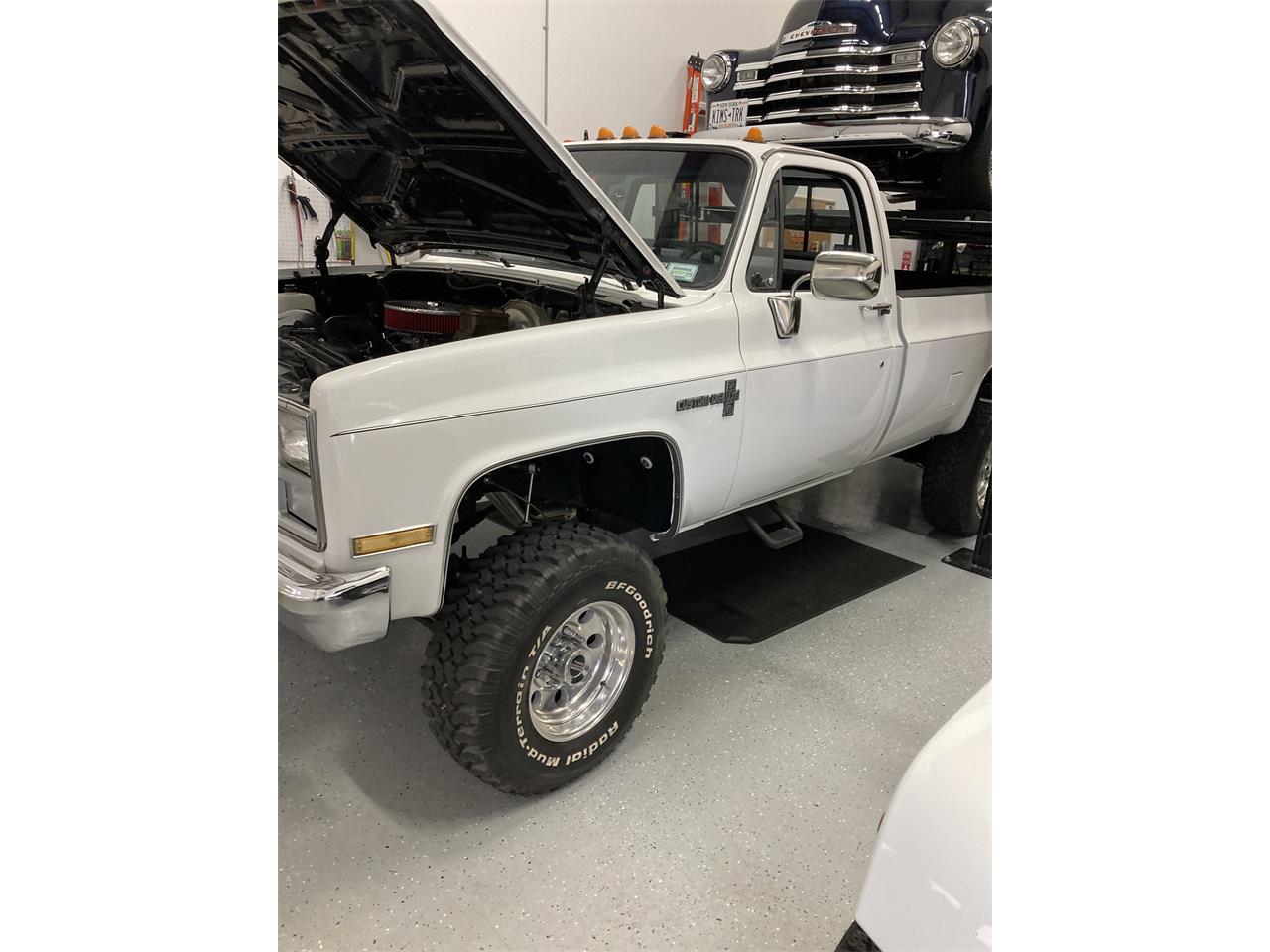 Chevrolet-K-20-1986-White-Black-3