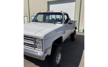 Chevrolet-K-20-1986-White-Black