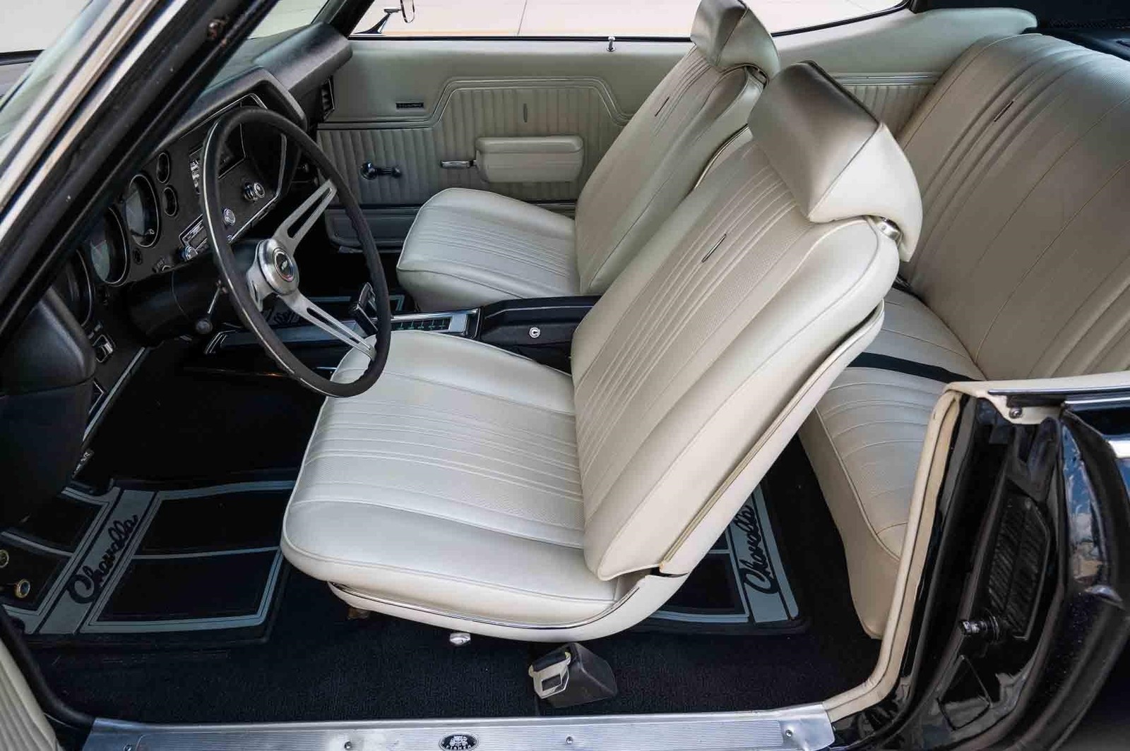 Chevrolet-Malibu-1970-2-Door-10