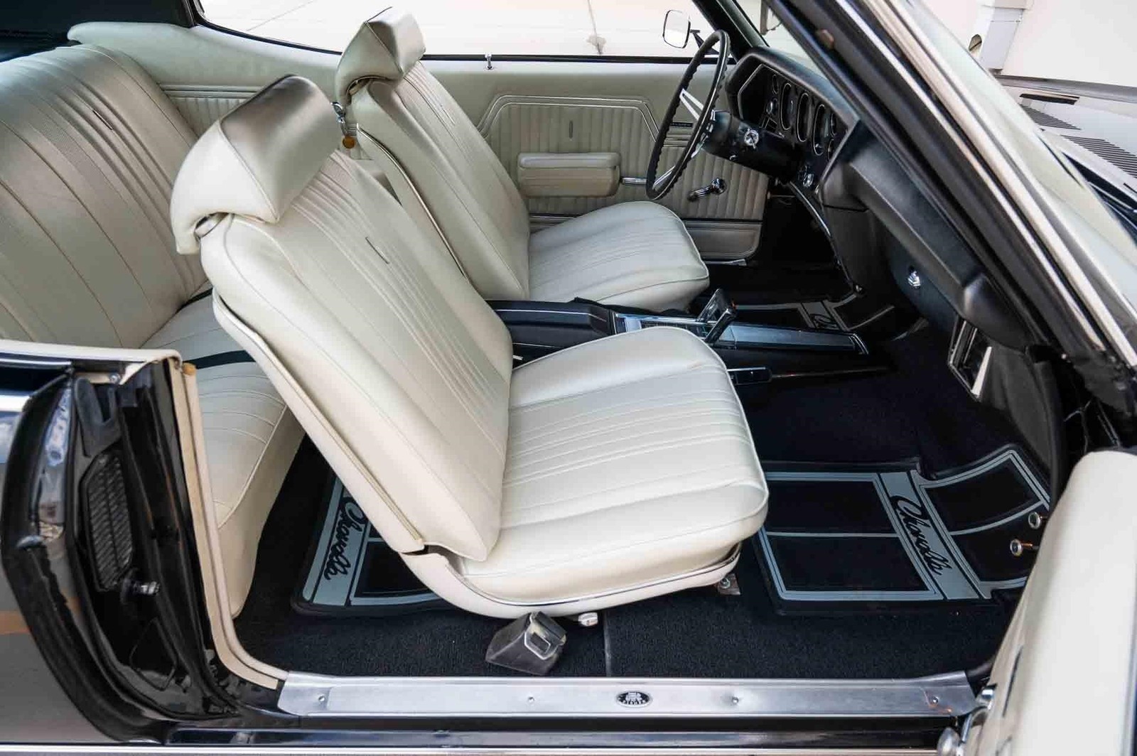 Chevrolet-Malibu-1970-2-Door-12
