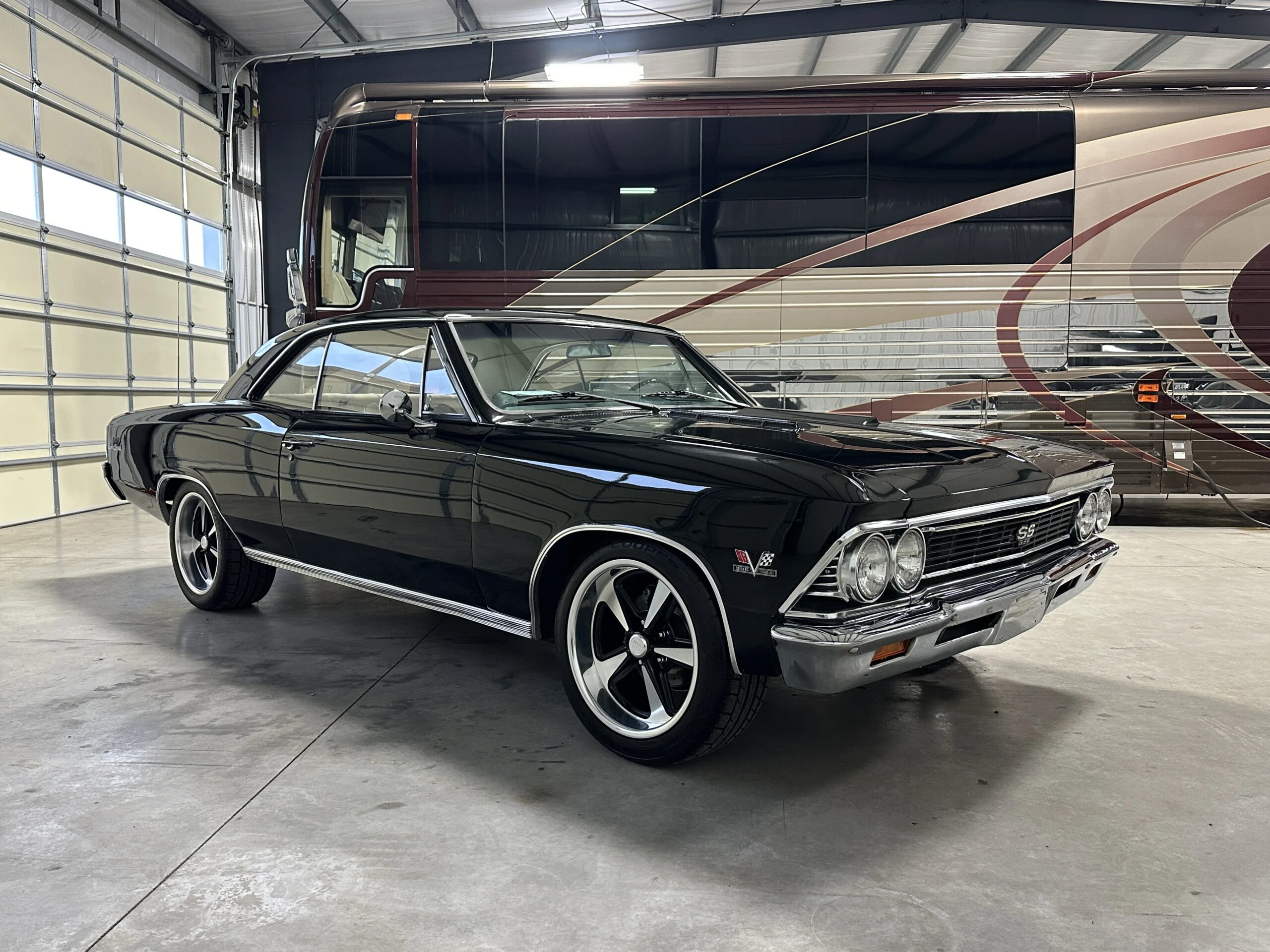 Chevrolet-Malibu-coupe-1966-Black-White-10