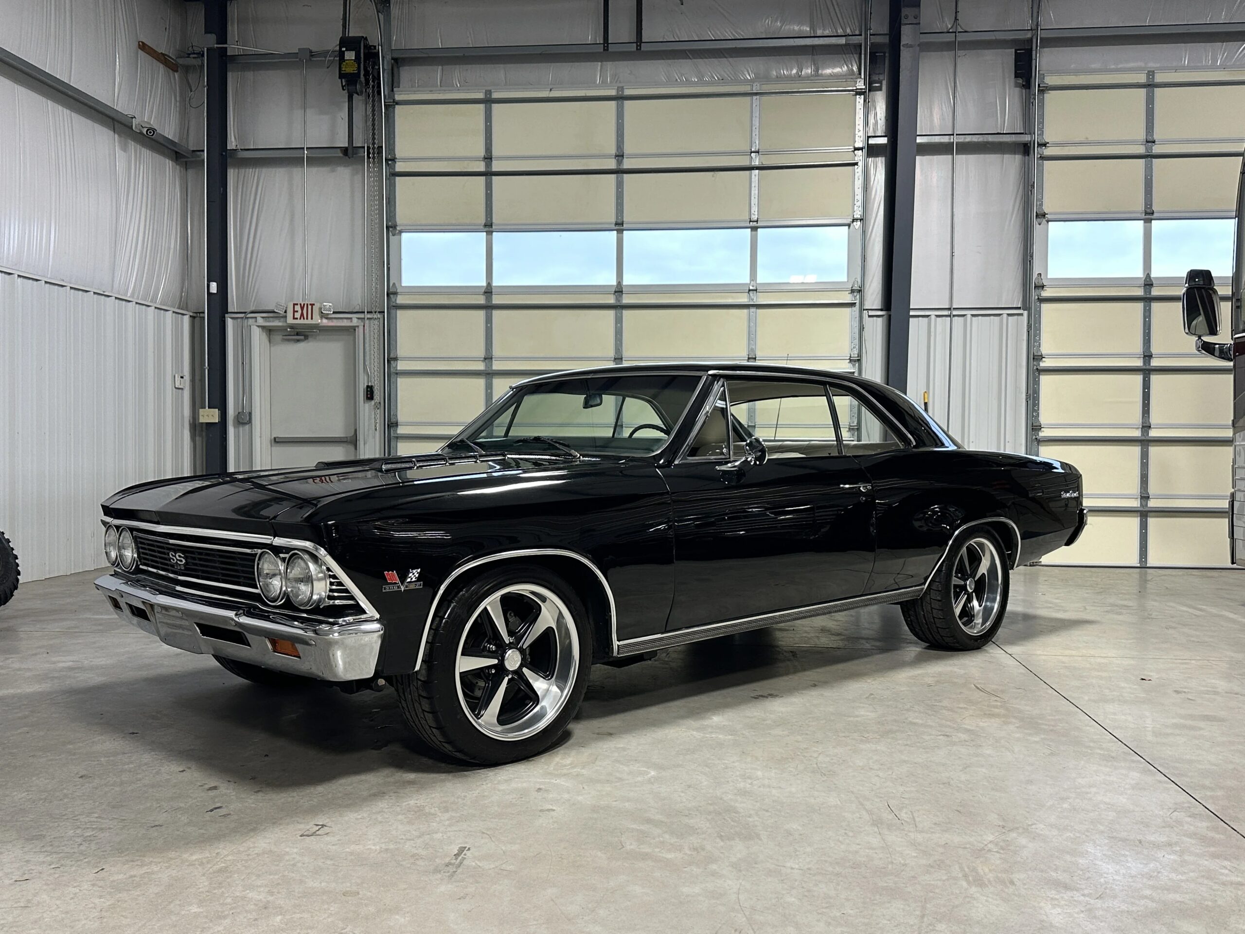 Chevrolet-Malibu-coupe-1966-Black-White-11