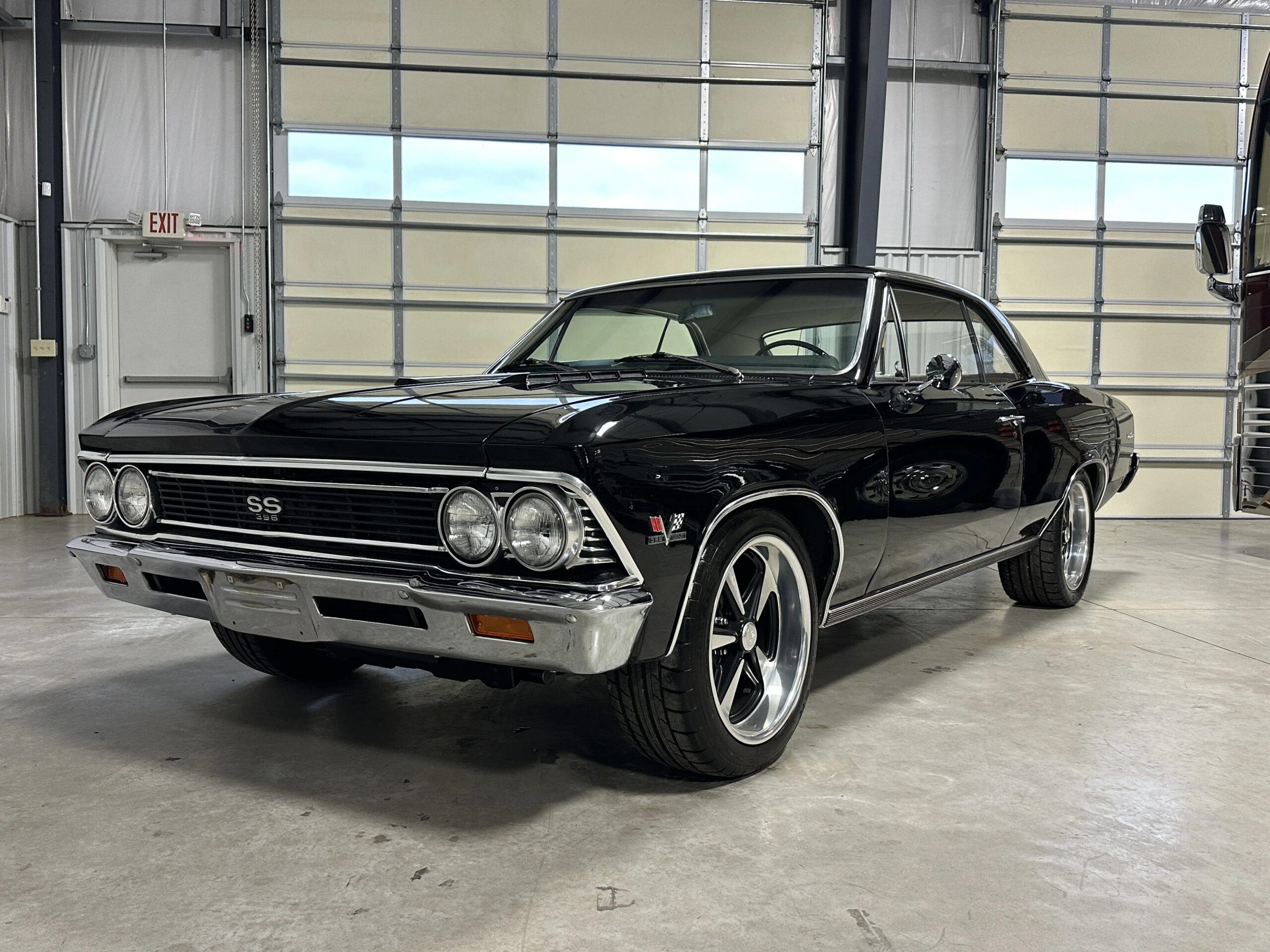 Chevrolet-Malibu-coupe-1966-Black-White-13