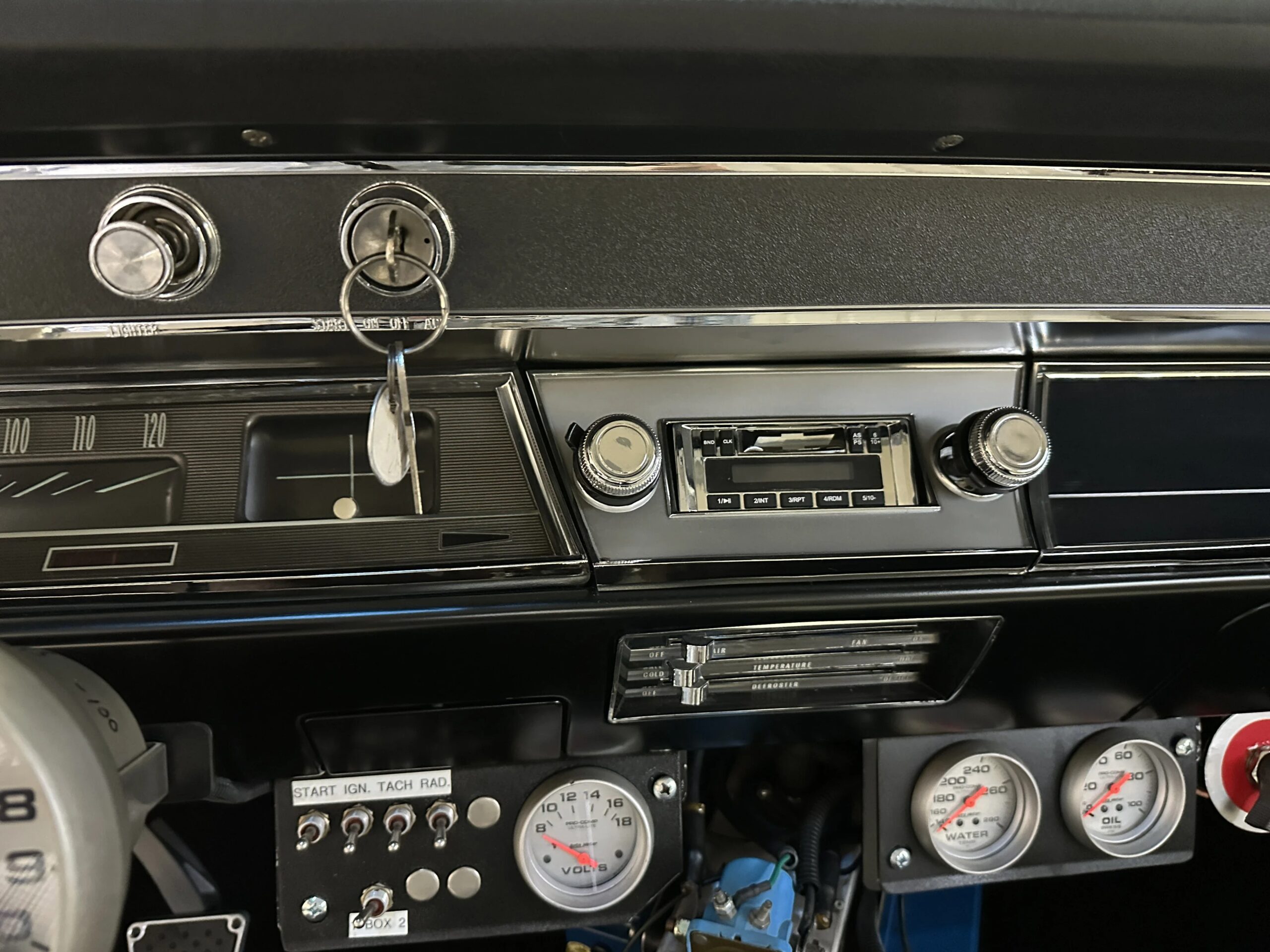 Chevrolet-Malibu-coupe-1966-Black-White-16