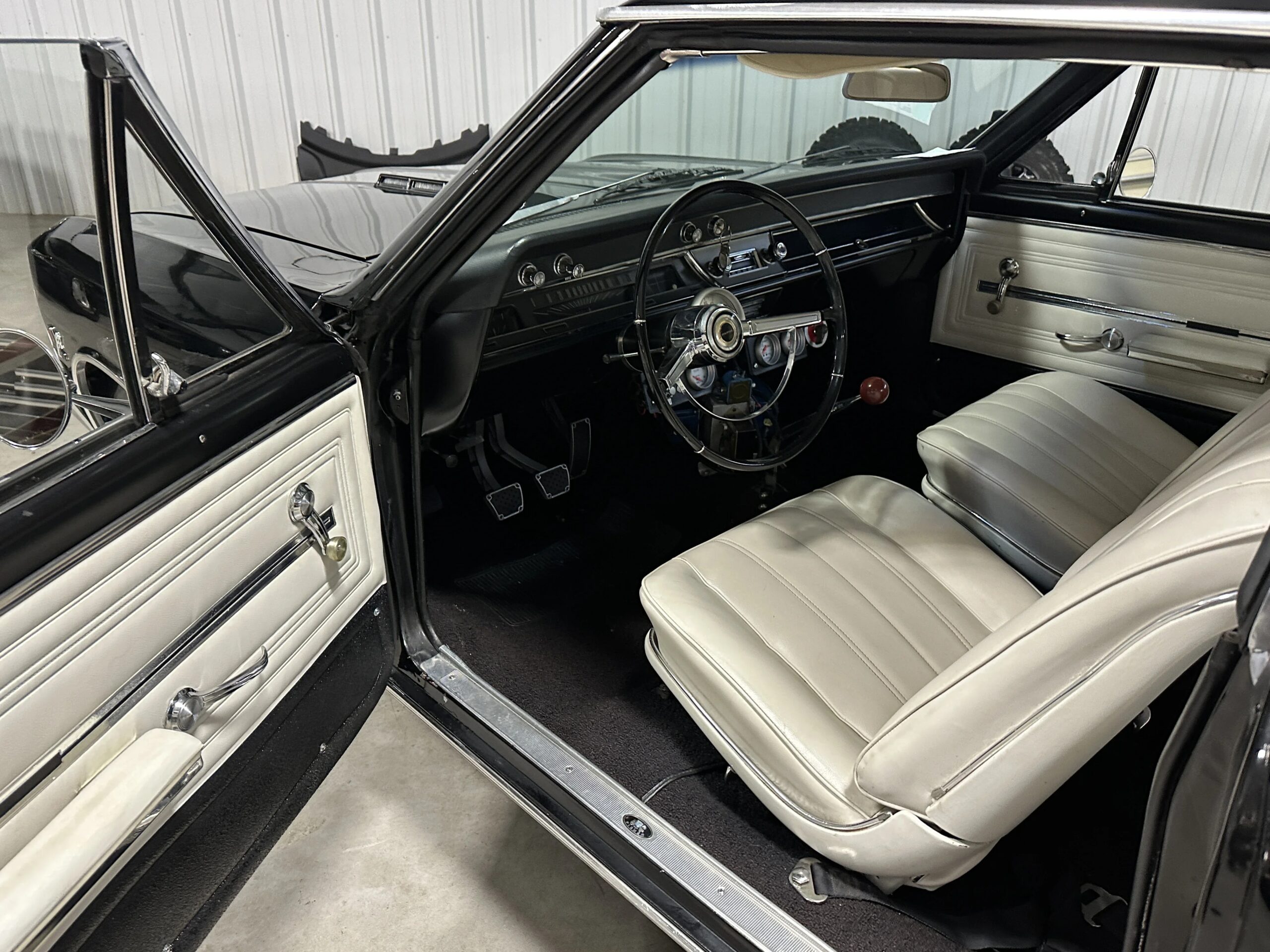 Chevrolet-Malibu-coupe-1966-Black-White-2