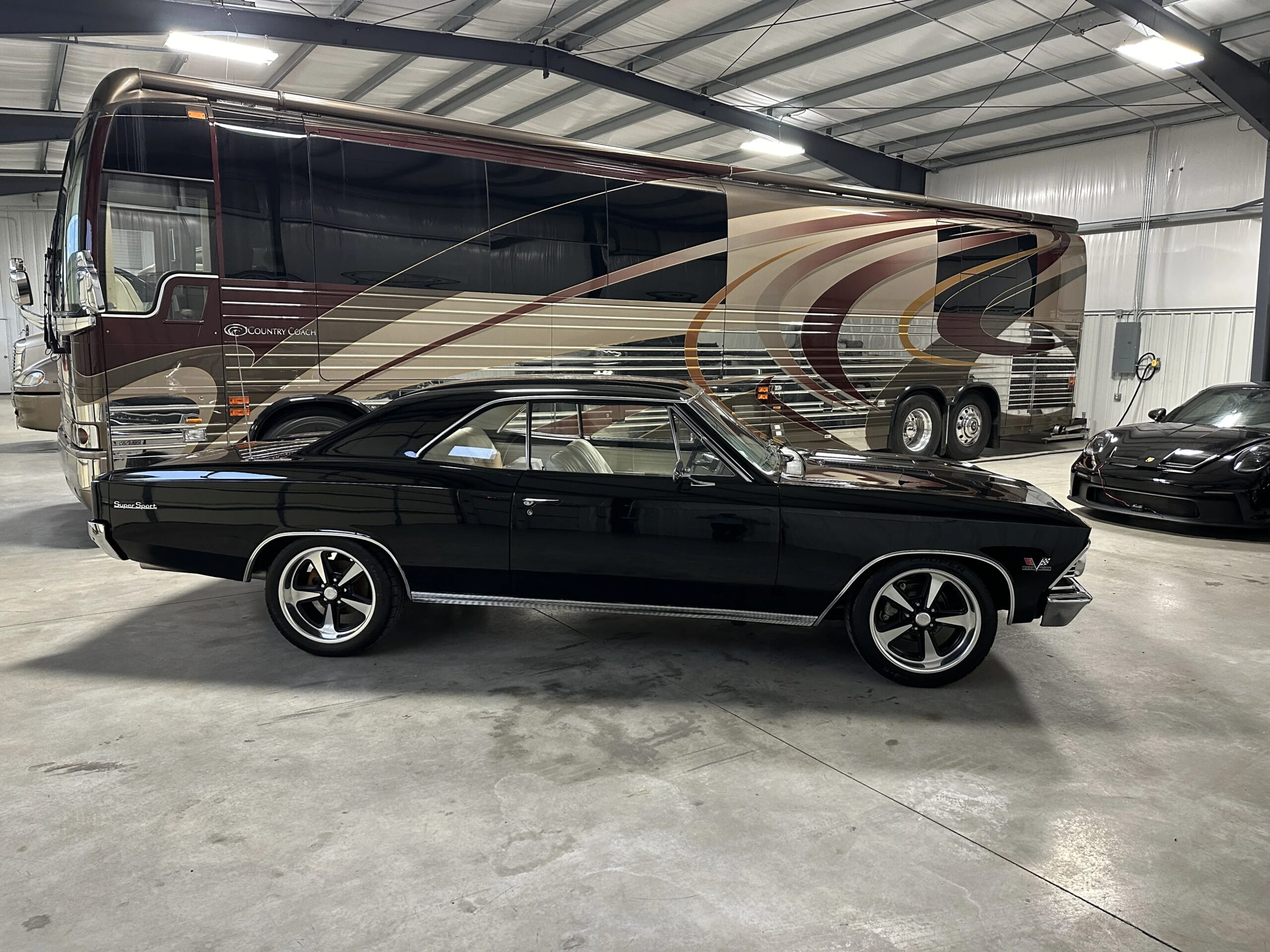 Chevrolet-Malibu-coupe-1966-Black-White-8