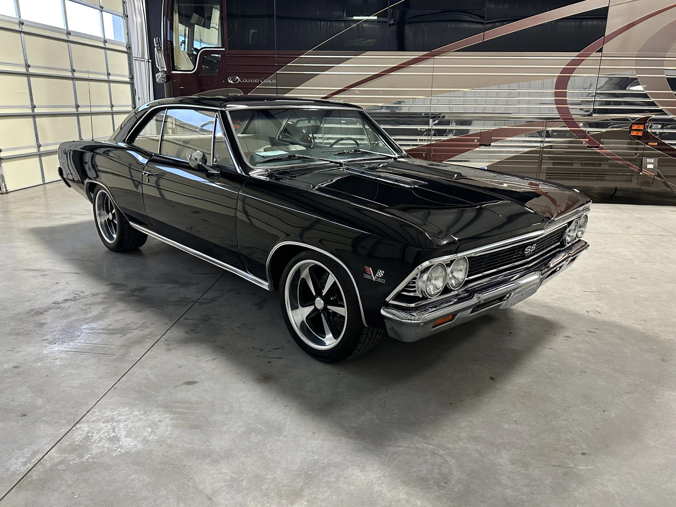 Chevrolet-Malibu-coupe-1966-Black-White