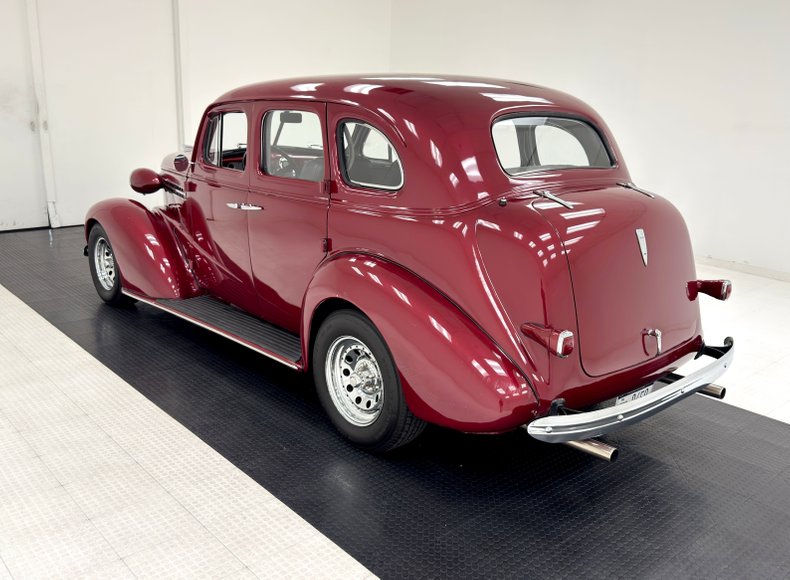 Chevrolet-Master-deluxe-1938-Ruby-Red-Metallic-Gray-2