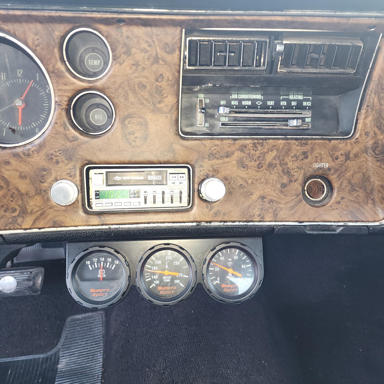 Chevrolet-Monte-Carlo-1970-2-Door-30