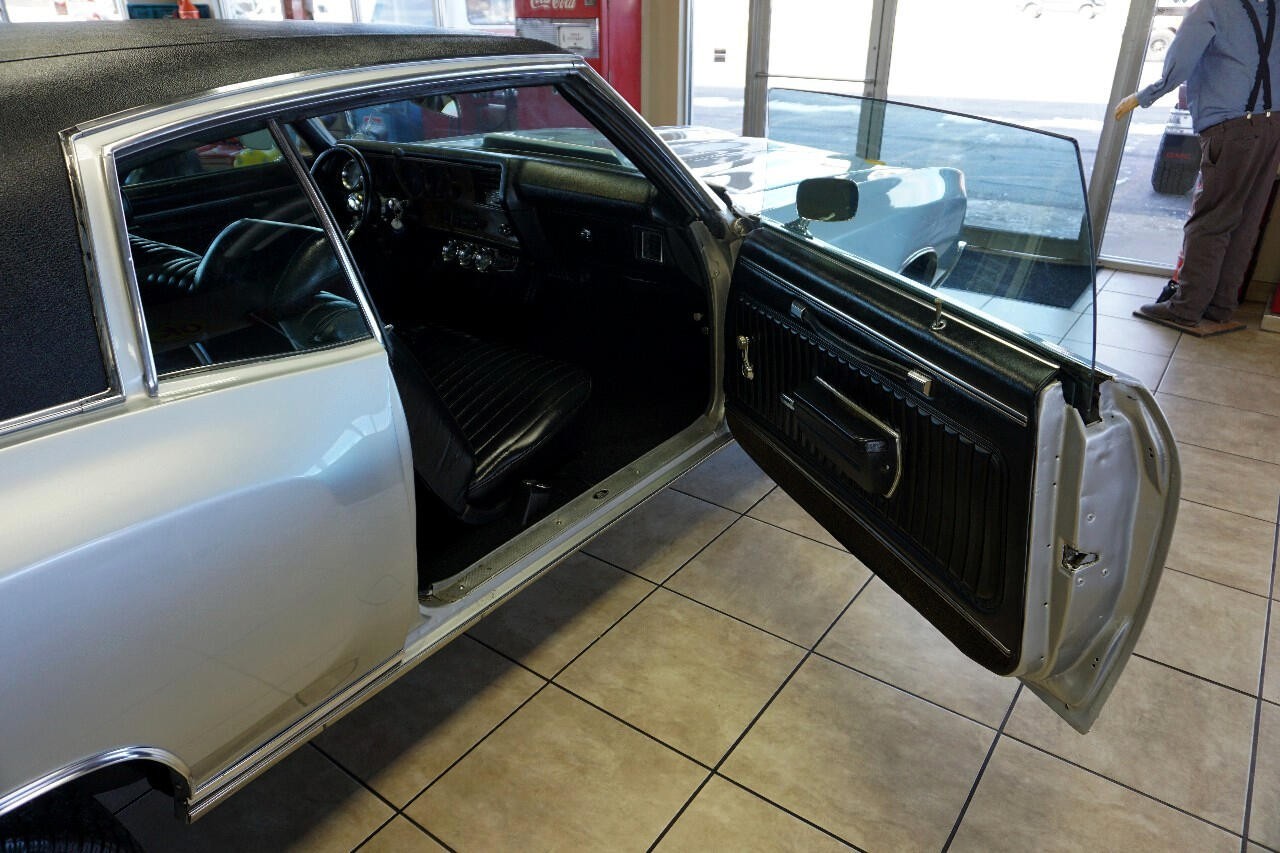 Chevrolet-Monte-Carlo-1970-Classic-Car-22