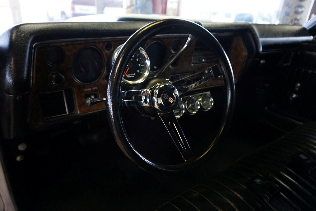 Chevrolet-Monte-Carlo-1970-Classic-Car-25
