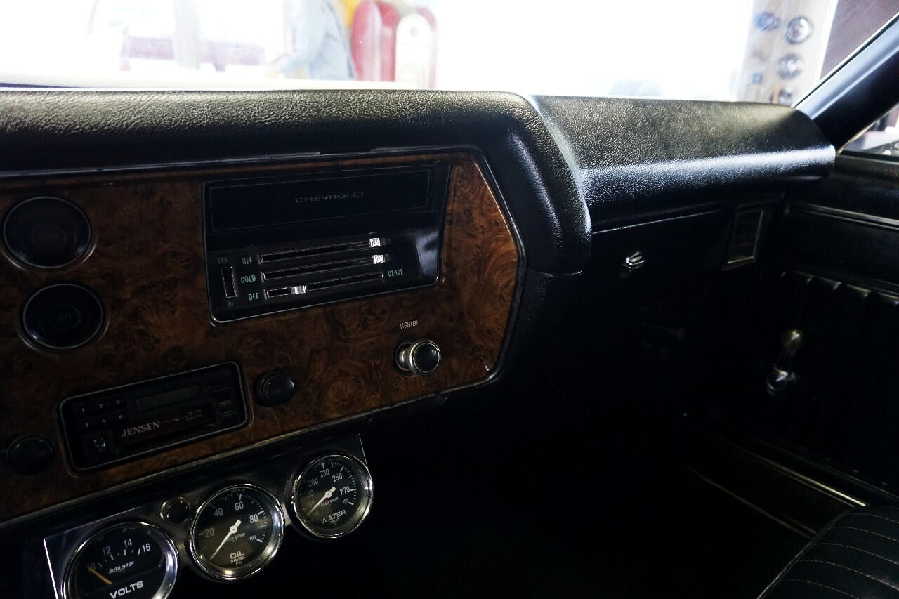 Chevrolet-Monte-Carlo-1970-Classic-Car-26