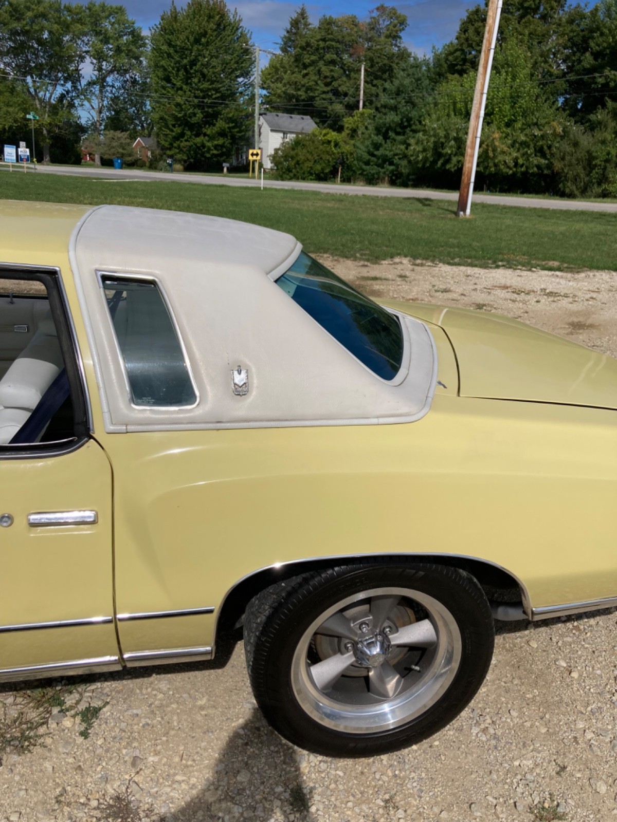 Chevrolet-Monte-Carlo-1976-Coupe-11