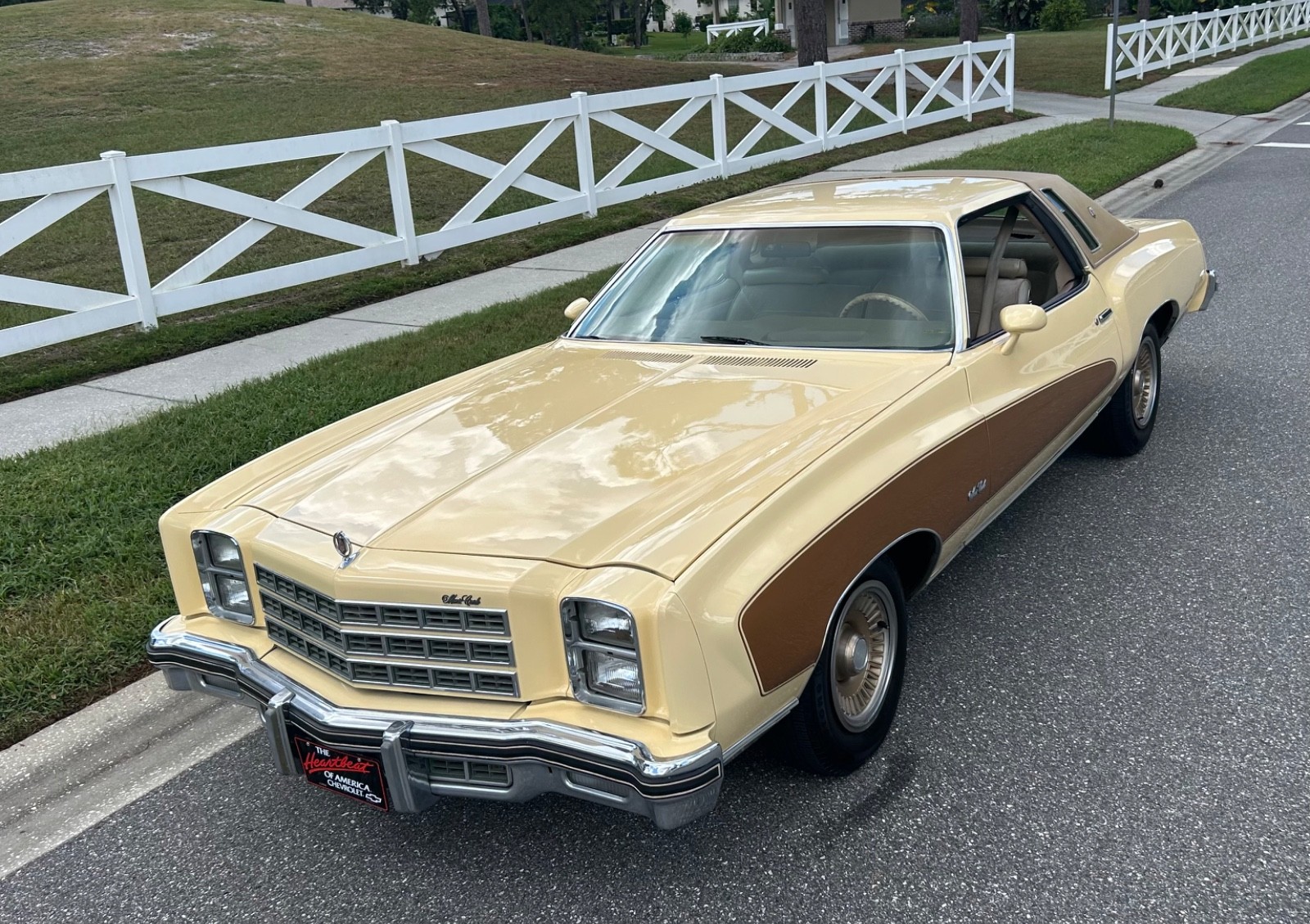 Chevrolet-Monte-Carlo-1977-Coupe-15