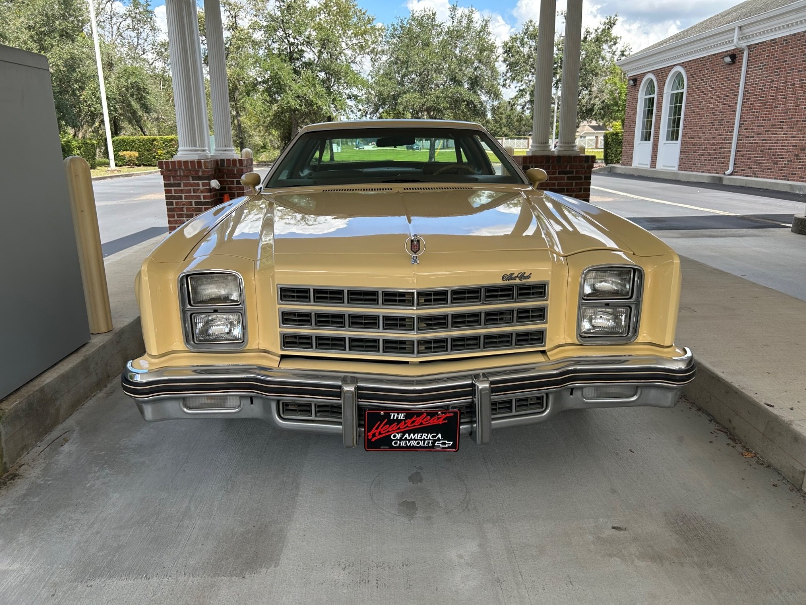 Chevrolet-Monte-Carlo-1977-Coupe-17