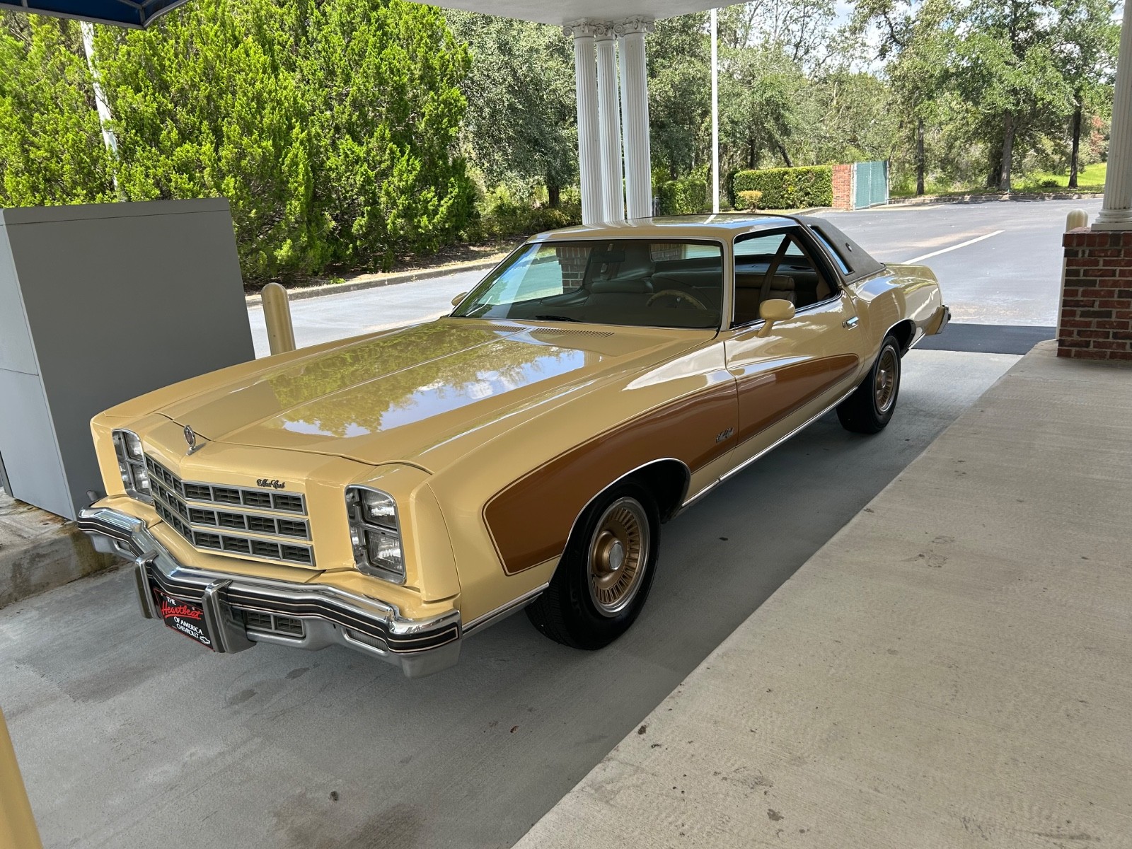 Chevrolet-Monte-Carlo-1977-Coupe-19