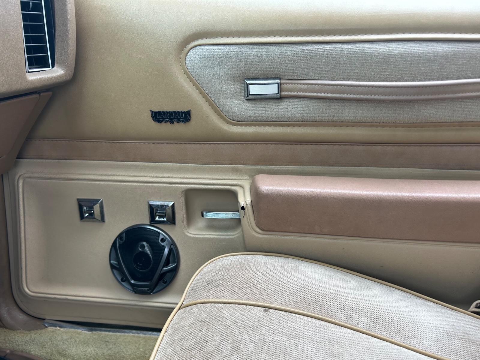 Chevrolet-Monte-Carlo-1977-Coupe-24