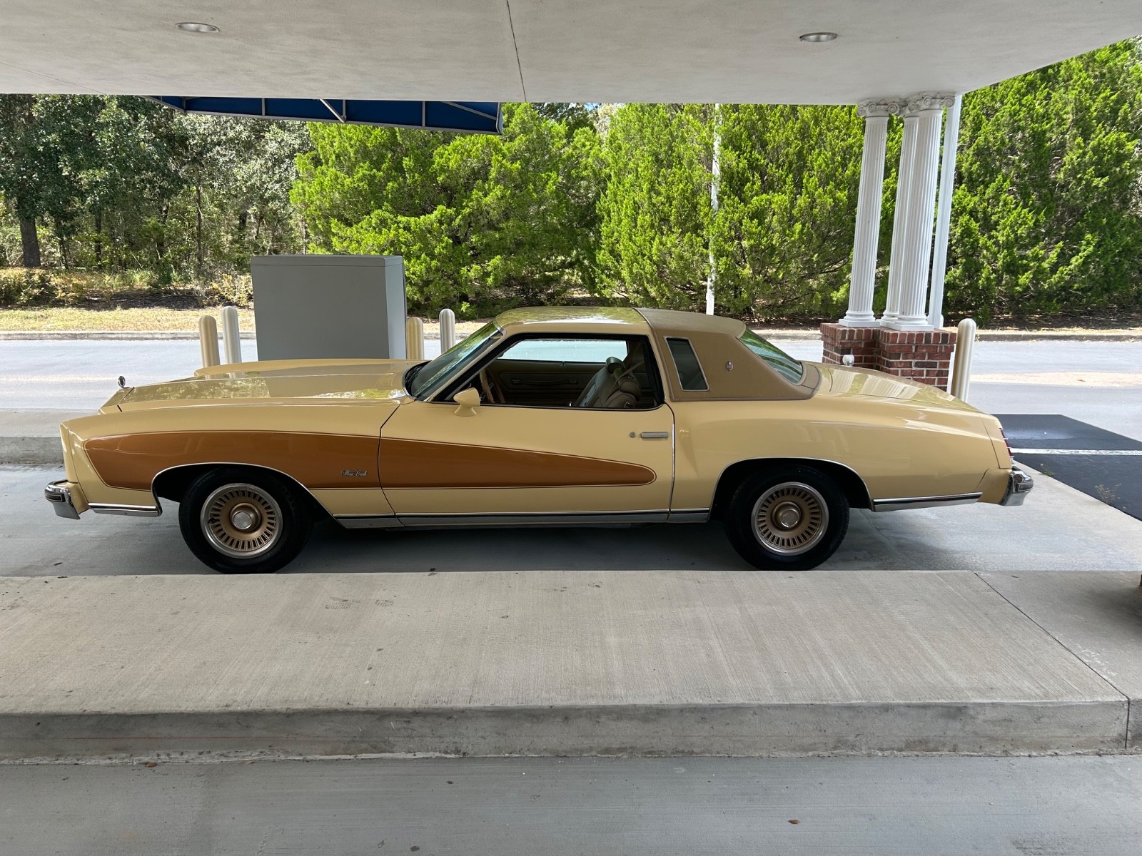 Chevrolet-Monte-Carlo-1977-Coupe-27