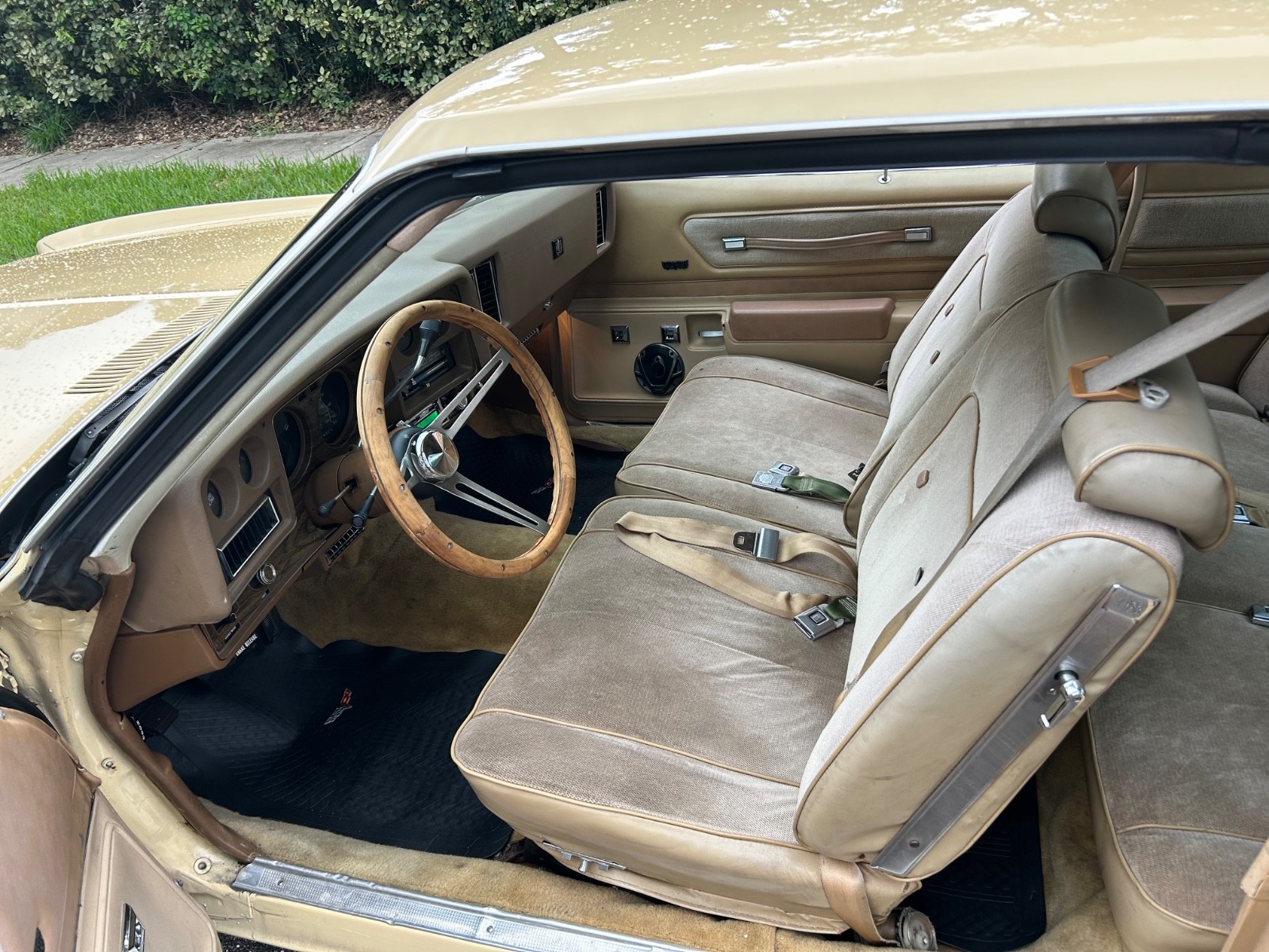 Chevrolet-Monte-Carlo-1977-Coupe-6