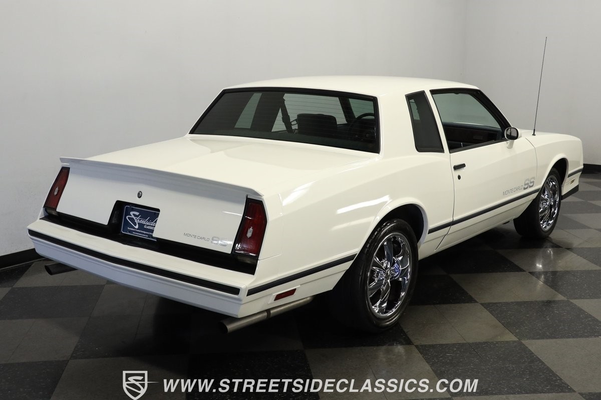 Chevrolet-Monte-Carlo-1984-Coupe-10