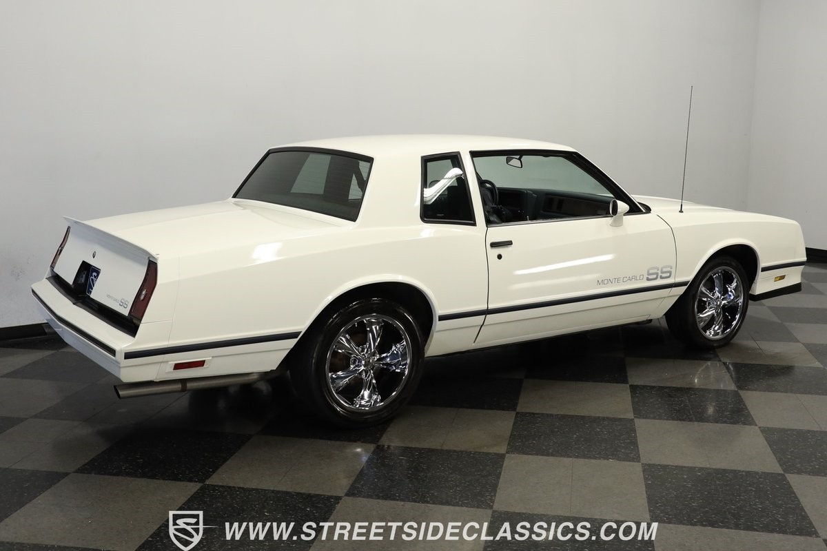 Chevrolet-Monte-Carlo-1984-Coupe-11