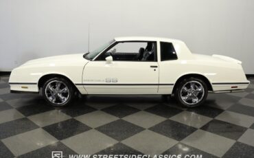 Chevrolet-Monte-Carlo-1984-Coupe-2