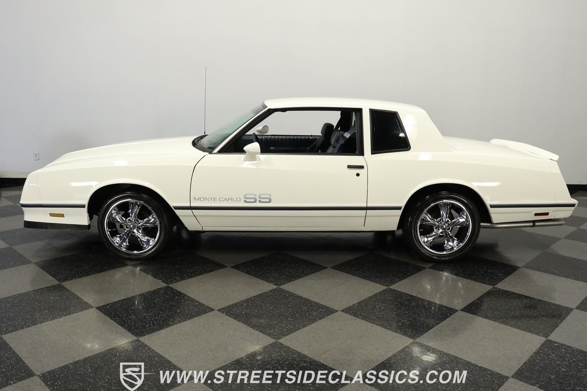 Chevrolet-Monte-Carlo-1984-Coupe-2
