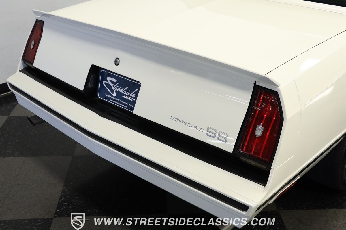 Chevrolet-Monte-Carlo-1984-Coupe-24