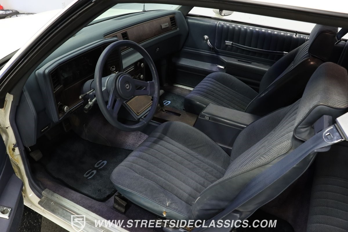 Chevrolet-Monte-Carlo-1984-Coupe-4