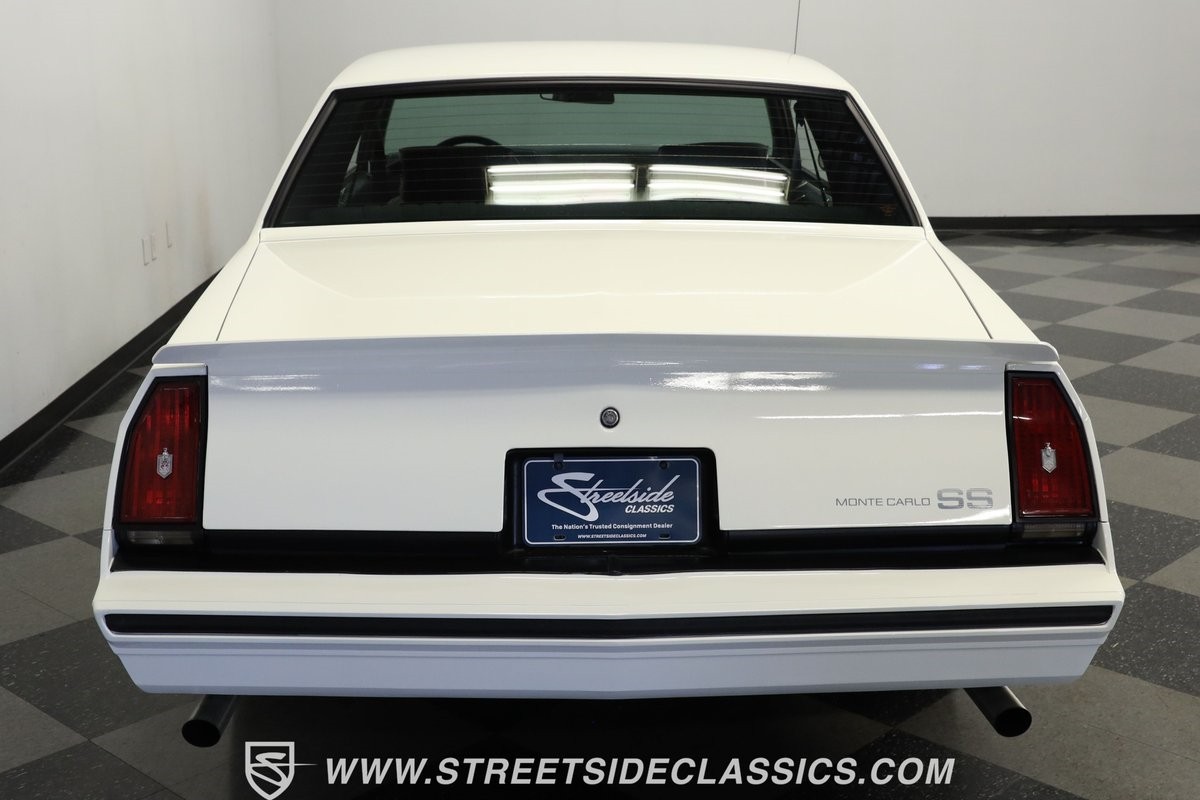 Chevrolet-Monte-Carlo-1984-Coupe-8