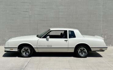 Chevrolet-Monte-Carlo-1984-Coupe-9