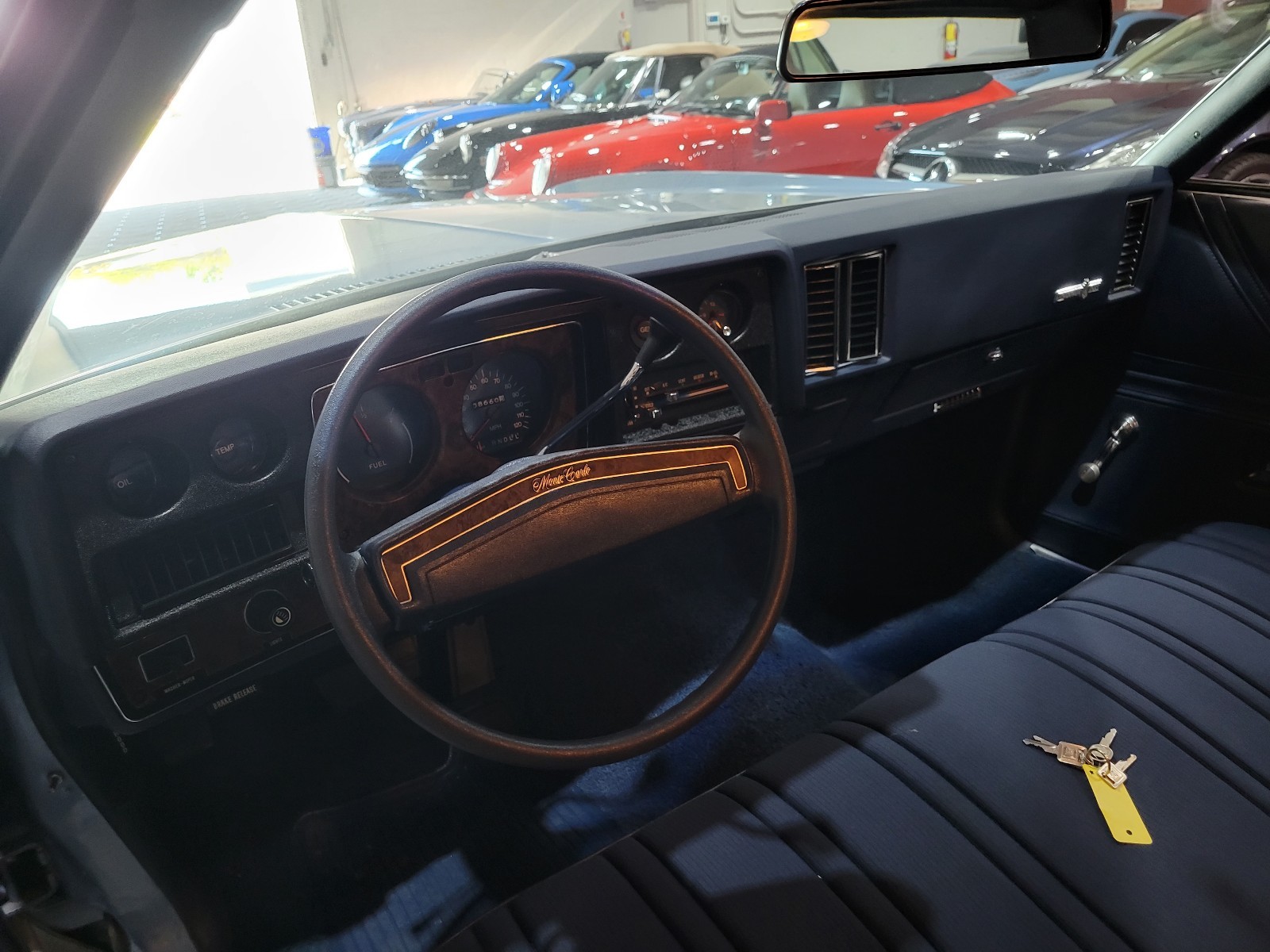 Chevrolet-Monte-Carlo-Coupe-1973-12