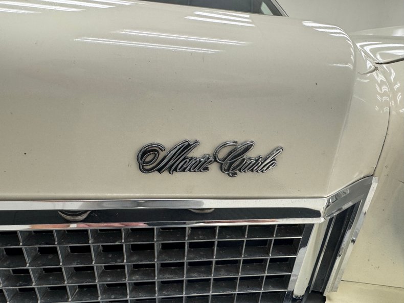 Chevrolet-Monte-carlo-1973-Antique-White-Dark-Red-15