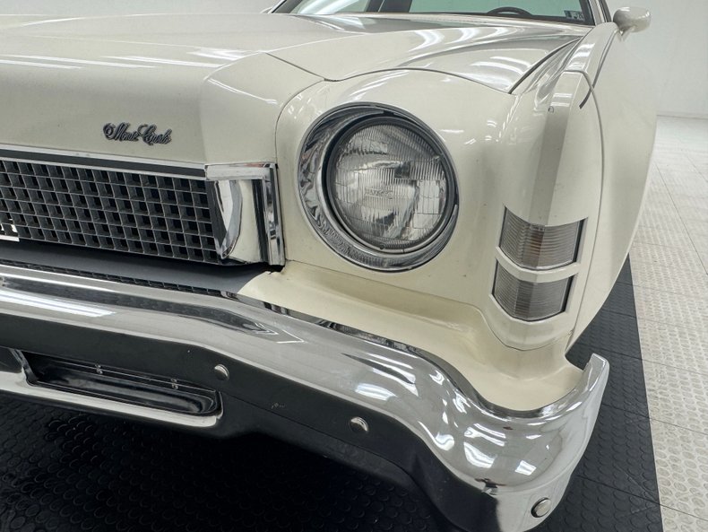 Chevrolet-Monte-carlo-1973-Antique-White-Dark-Red-16