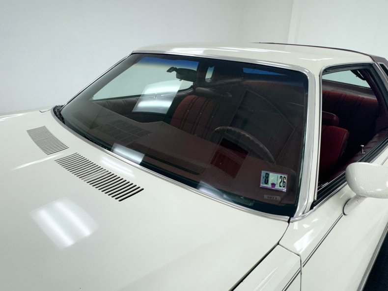 Chevrolet-Monte-carlo-1973-Antique-White-Dark-Red-19