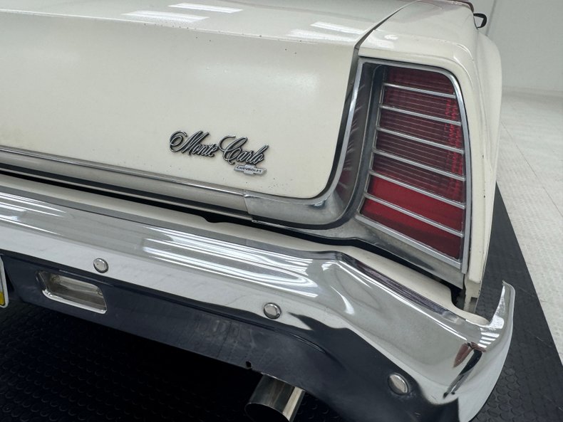 Chevrolet-Monte-carlo-1973-Antique-White-Dark-Red-26
