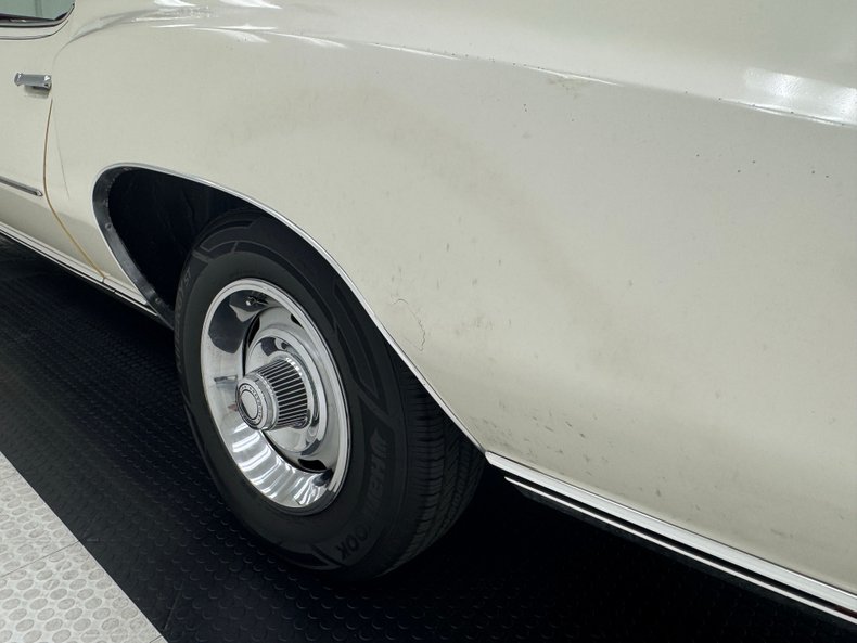 Chevrolet-Monte-carlo-1973-Antique-White-Dark-Red-29