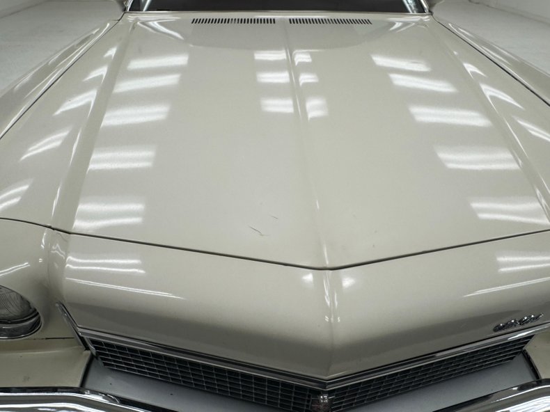 Chevrolet-Monte-carlo-1973-Antique-White-Dark-Red-45