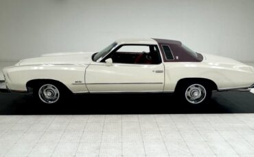 Chevrolet-Monte-carlo-1973-Antique-White-Dark-Red-5